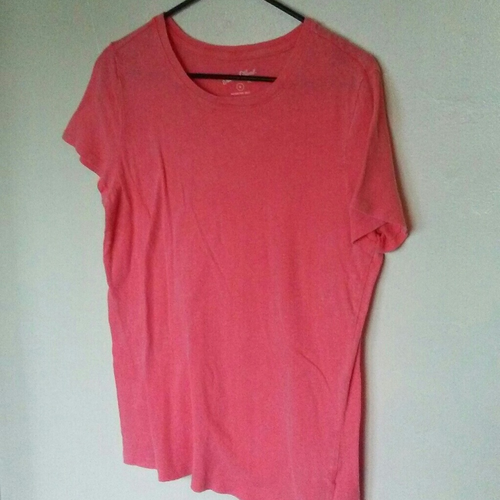 UNIVERSAL THREADS tshirt